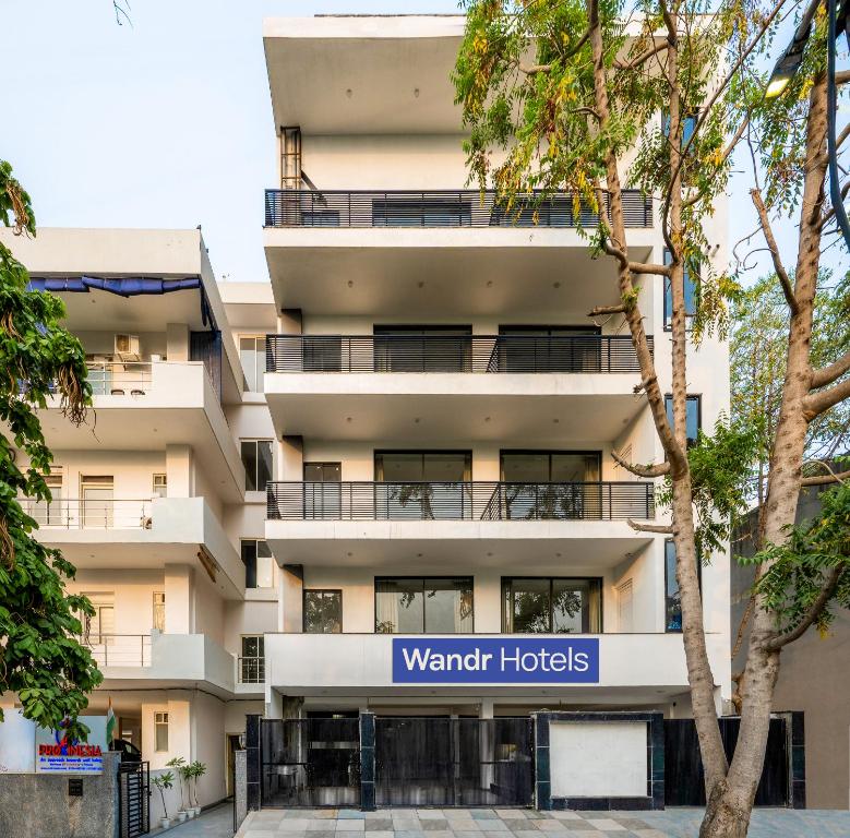 Wandr Hotels Golf Course Road